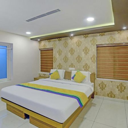 Treebo Trip Majestic Inn Thampanoor Thiruvananthapuram Exteriör bild
