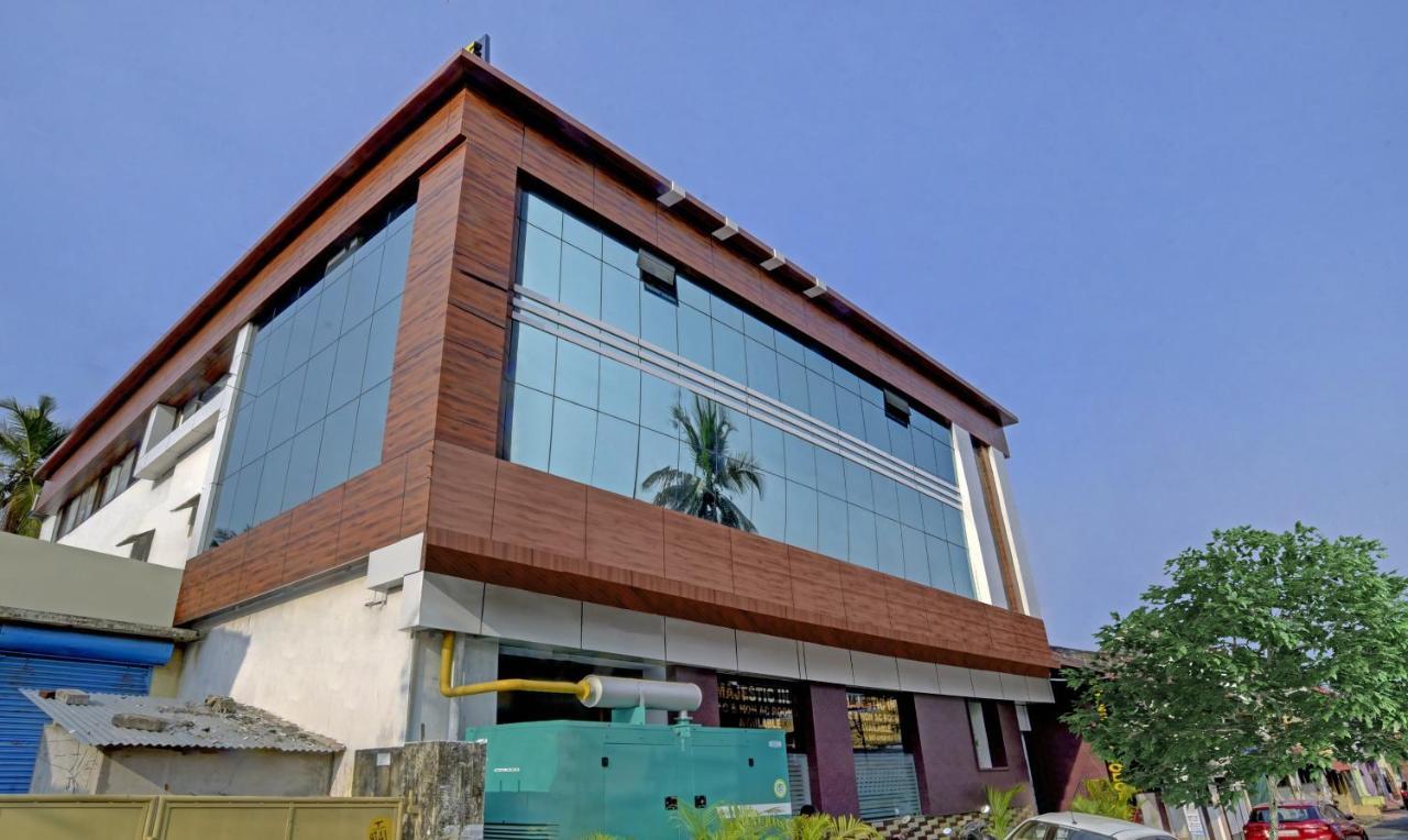 Treebo Trip Majestic Inn Thampanoor Thiruvananthapuram Exteriör bild