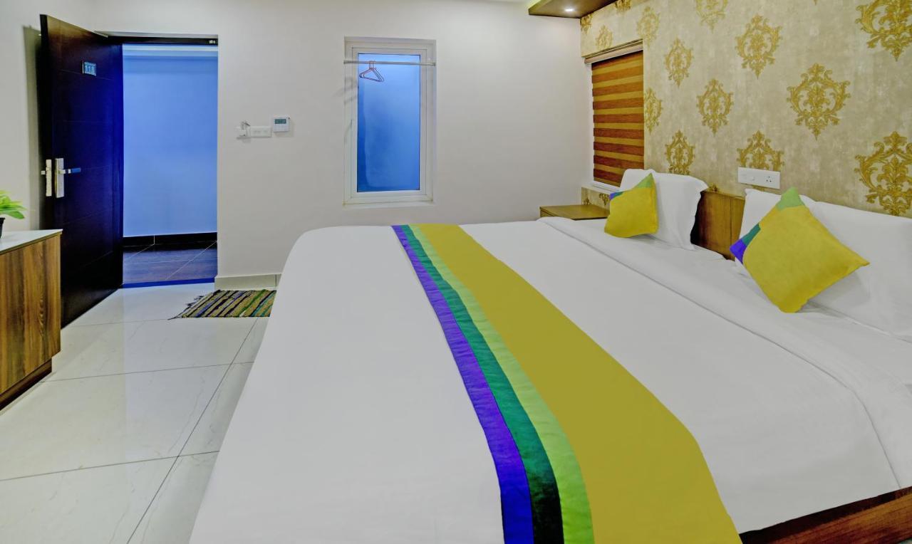 Treebo Trip Majestic Inn Thampanoor Thiruvananthapuram Exteriör bild
