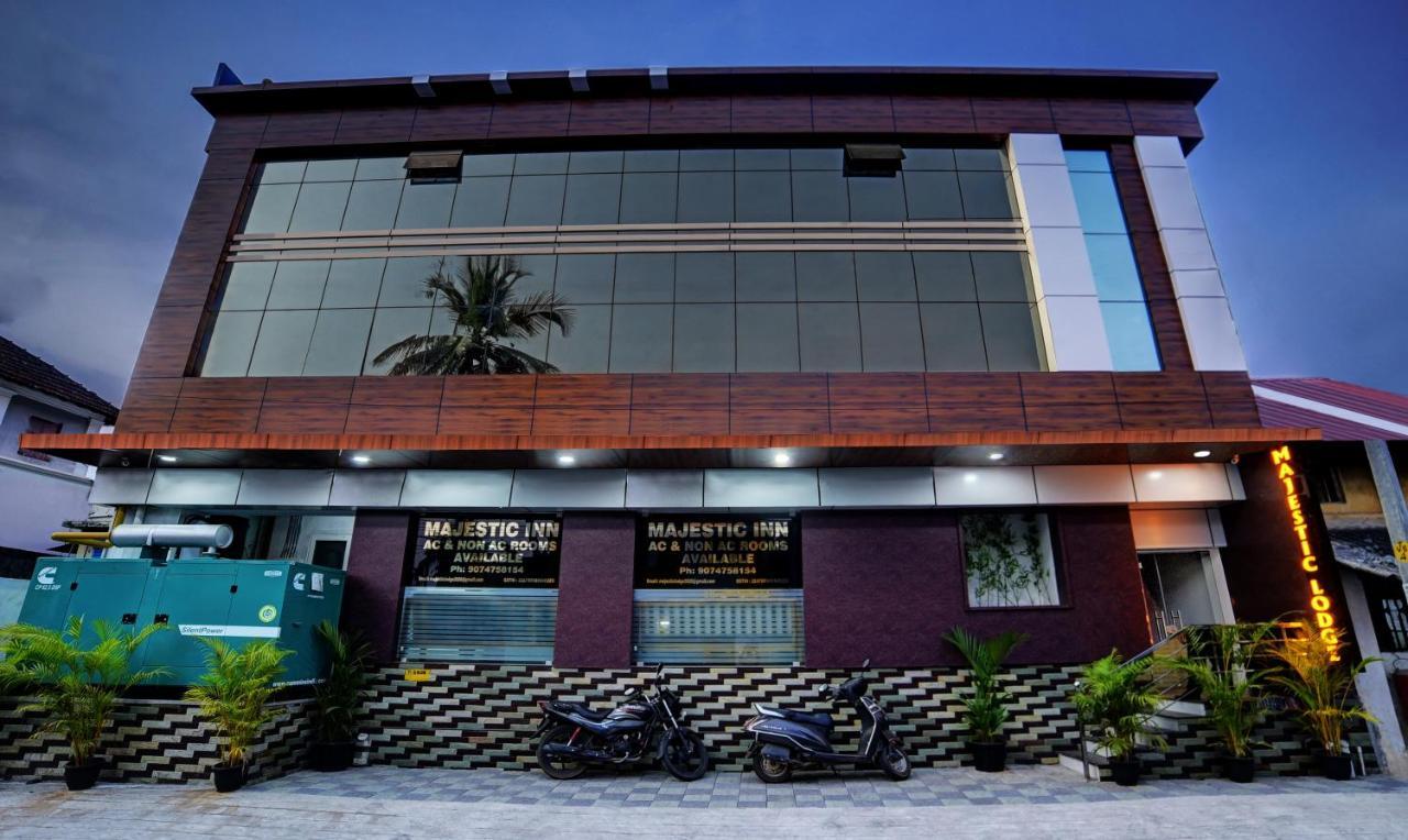 Treebo Trip Majestic Inn Thampanoor Thiruvananthapuram Exteriör bild