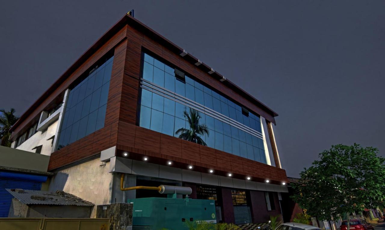 Treebo Trip Majestic Inn Thampanoor Thiruvananthapuram Exteriör bild