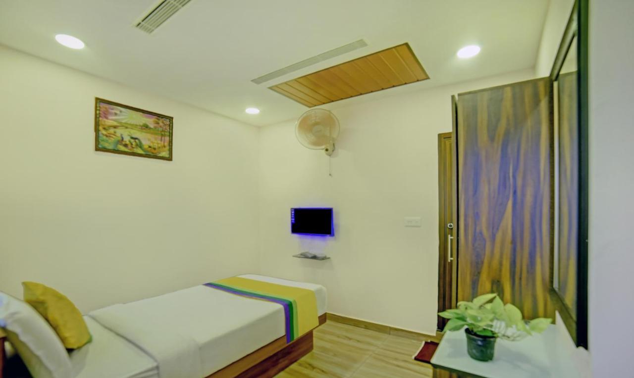Treebo Trip Majestic Inn Thampanoor Thiruvananthapuram Exteriör bild