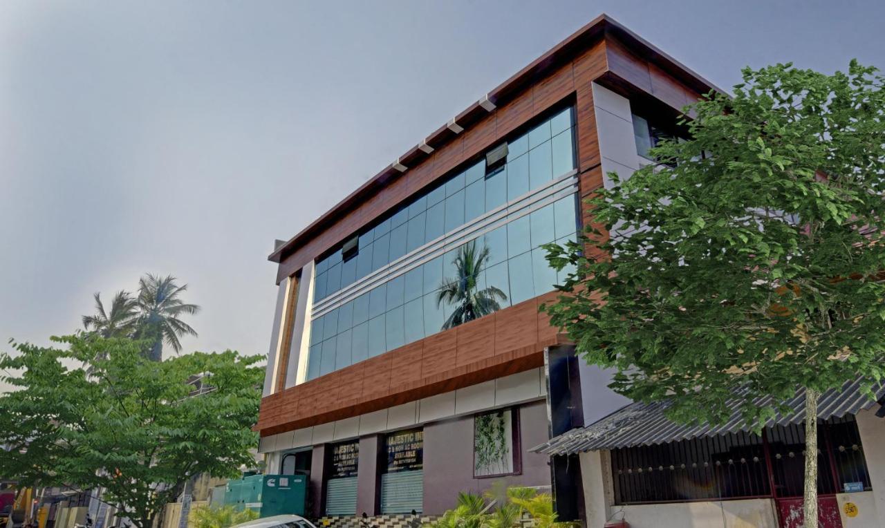 Treebo Trip Majestic Inn Thampanoor Thiruvananthapuram Exteriör bild