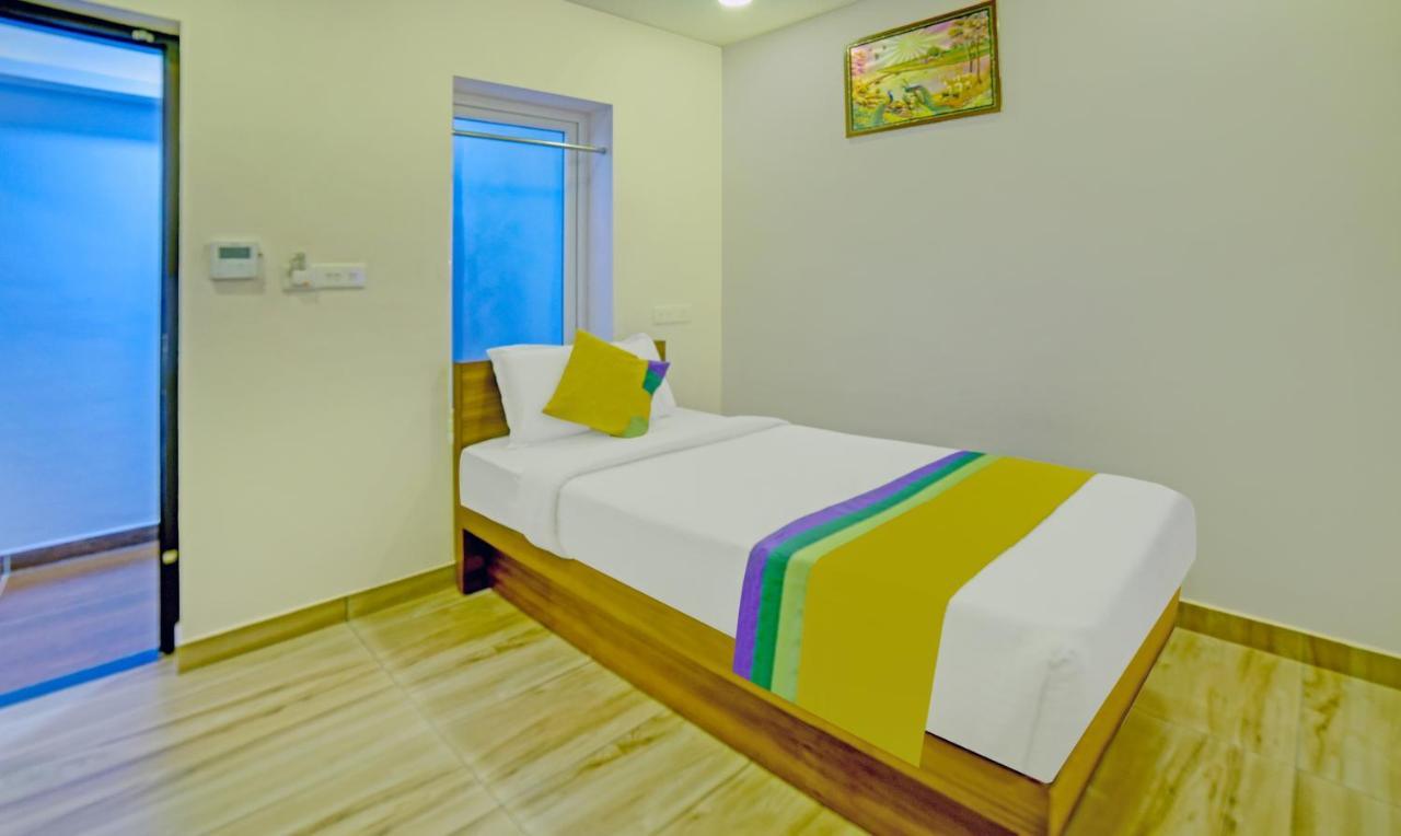 Treebo Trip Majestic Inn Thampanoor Thiruvananthapuram Exteriör bild