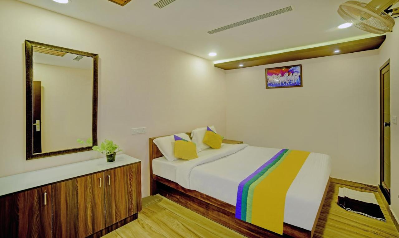 Treebo Trip Majestic Inn Thampanoor Thiruvananthapuram Exteriör bild